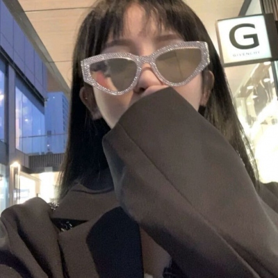 微信真人小众女生照片头像