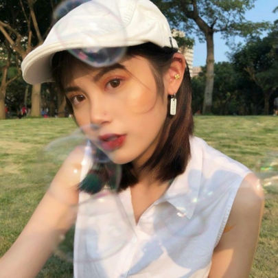 女生戴帽子头像 超酷