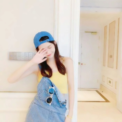 女生头像真人戴帽子