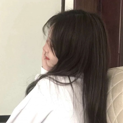 干净简单白色系高清女头图片