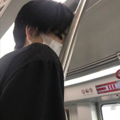 真人超酷男生超丧头像图片