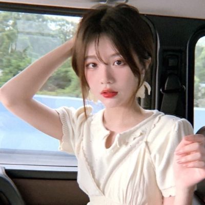 微信真人小众高级女头干净图片