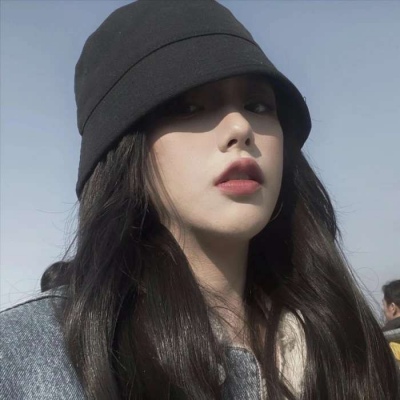2025头像女戴帽子高清图片