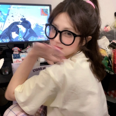 微信真人小众高级女头干净图片