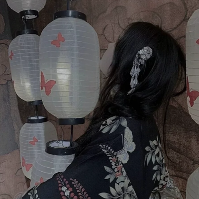2025年最火的ins头像女生高清图片