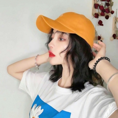 女生戴帽子头像 超酷