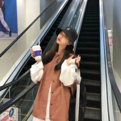 女生戴帽子头像 超酷