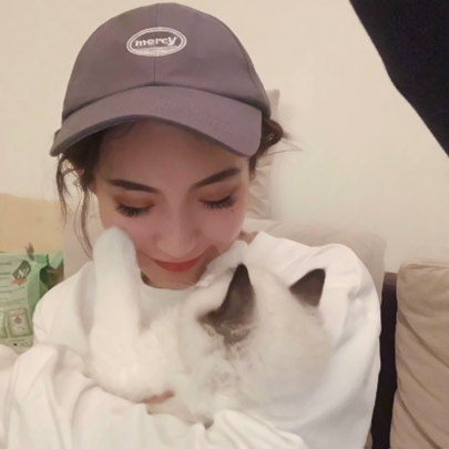 女生戴帽子头像 超酷