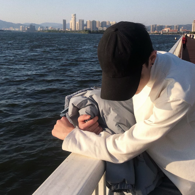微信头像男戴帽子帅气图片