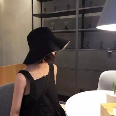 女生戴帽子头像 超酷