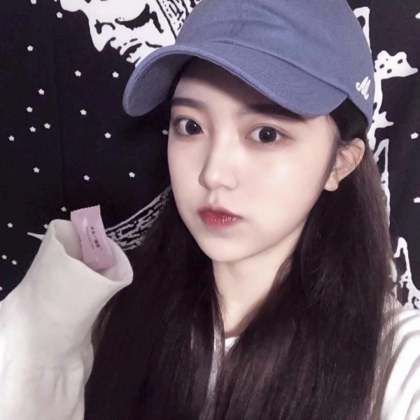 女生酷酷的头像戴帽子高清图片