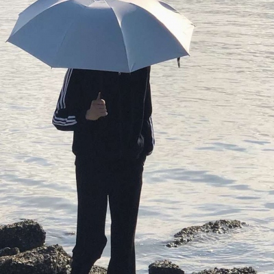 微信头像男戴帽子帅气图片