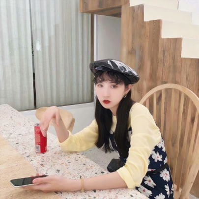 女生戴帽子头像 超酷