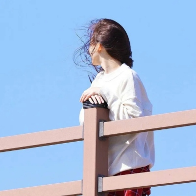 随意慵懒清新头像女生高清图片
