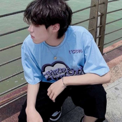 清新高端的微信头像男生图片