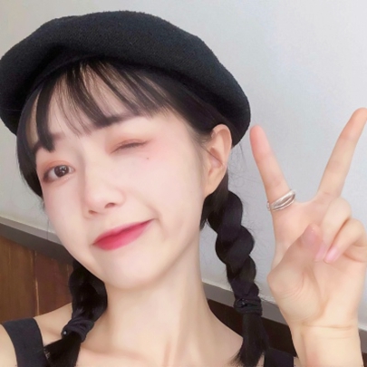 女生戴帽子头像 超酷