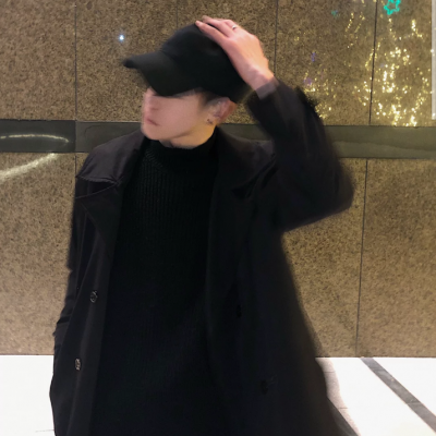 微信头像男戴帽子帅气图片