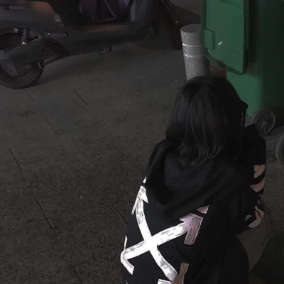 丧到极致的女生头像图片
