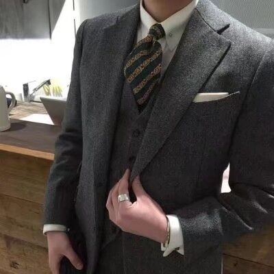 2025年男人成熟稳重微信头像图片