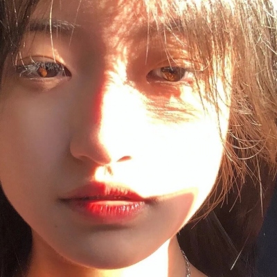 橙色可爱头像女