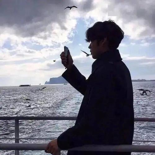 2025年男人成熟稳重微信头像图片