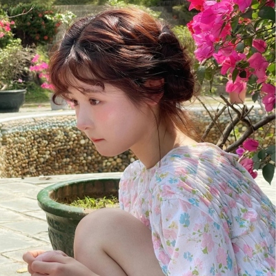 2025年最火的QQ女生头像图片
