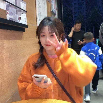 橙色可爱头像女