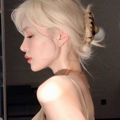 抖音比较火的微信头像女生图片