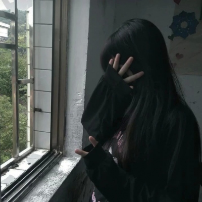 丧到极致的女生头像图片
