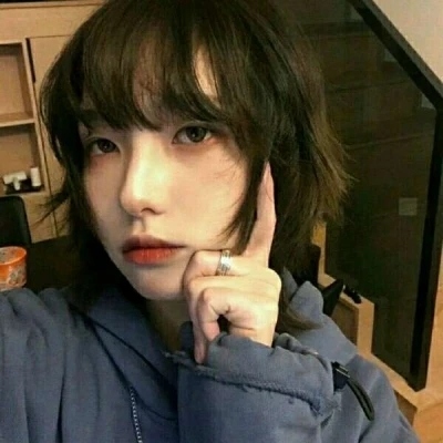 女生酷到爆的头像