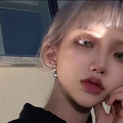 女生酷到爆的头像