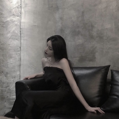 丧到极致的女生头像图片