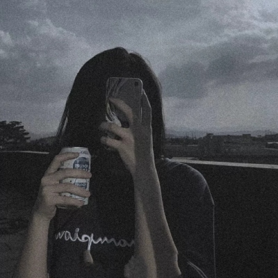 丧到极致的女生头像图片