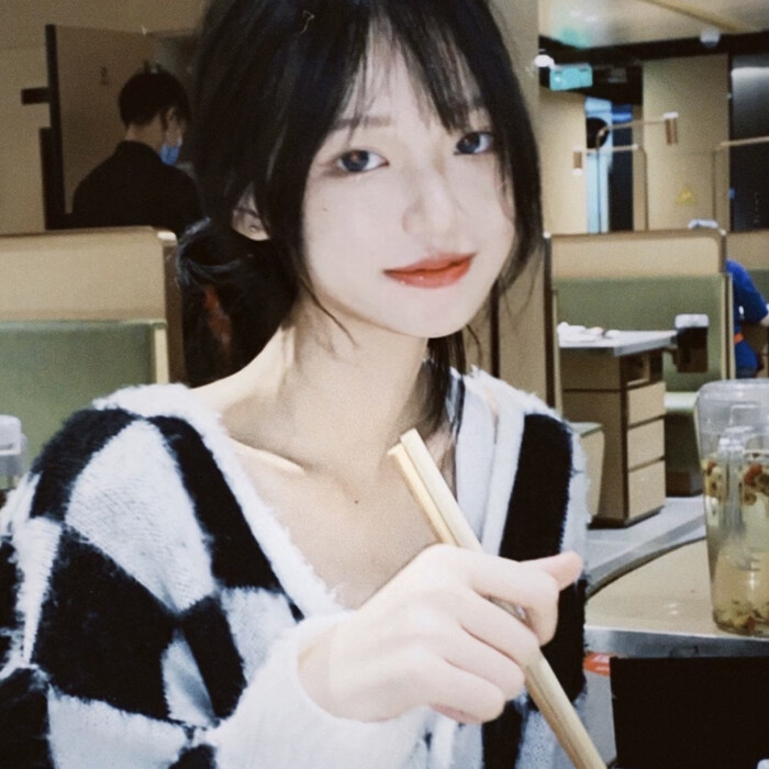 2025最潮最火精选御姐女生头像图片