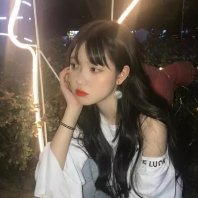 女生酷到爆的头像