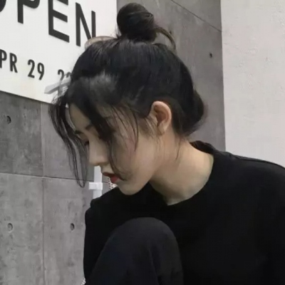 女生酷到爆的头像