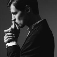 qq头像男生穿西服绅士成熟图片