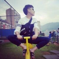 19岁男生一般真人头像图片