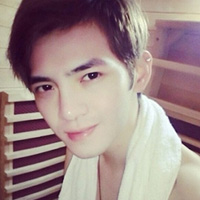 帅气男生头像真人19岁照片