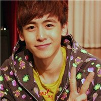 男生面带笑容头像图片