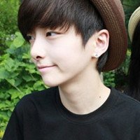 男生面带笑容头像图片
