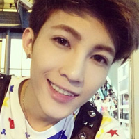 帅气男生头像图片真人17岁