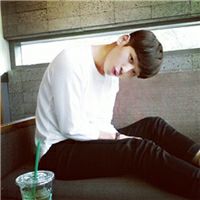19岁男生一般真人头像图片