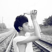 一个人的头像男生孤独伤感图片