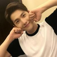 19岁男生头像真人帅气图片