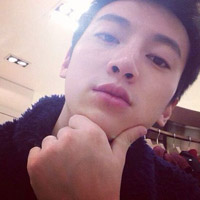 qq头像男生真人帅气萌伤感图片