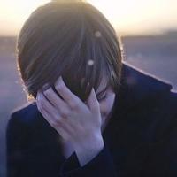 悲伤头像男生绝望孤独图片