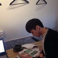 19岁男生一般真人头像图片