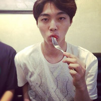 qq头像男生真人帅气萌伤感图片