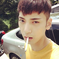 QQ头像闷骚男生帅气图片
